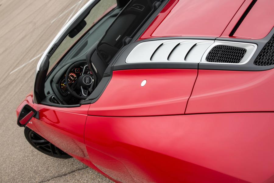 Детали экстерьера Audi R8 V10 Spyder RWS 2018 года  (WW) (фото 23 из 29)